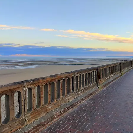 Grand 3 Pieces, Terrasse Au Sud Et A 80m Appartement Cabourg