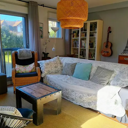 Appartement Grand 3 Pieces, Terrasse Au Sud Et A 80m *