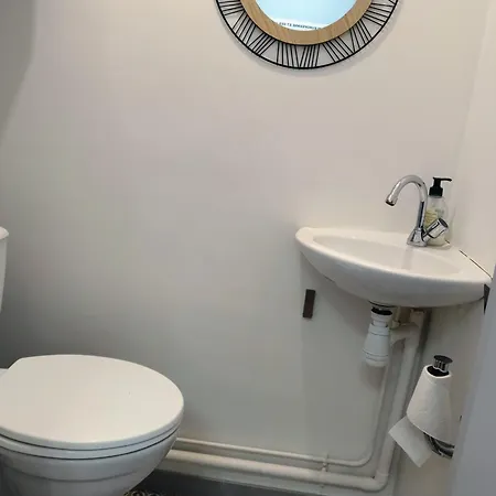 Appartement Grand 3 Pieces, Terrasse Au Sud Et A 80m